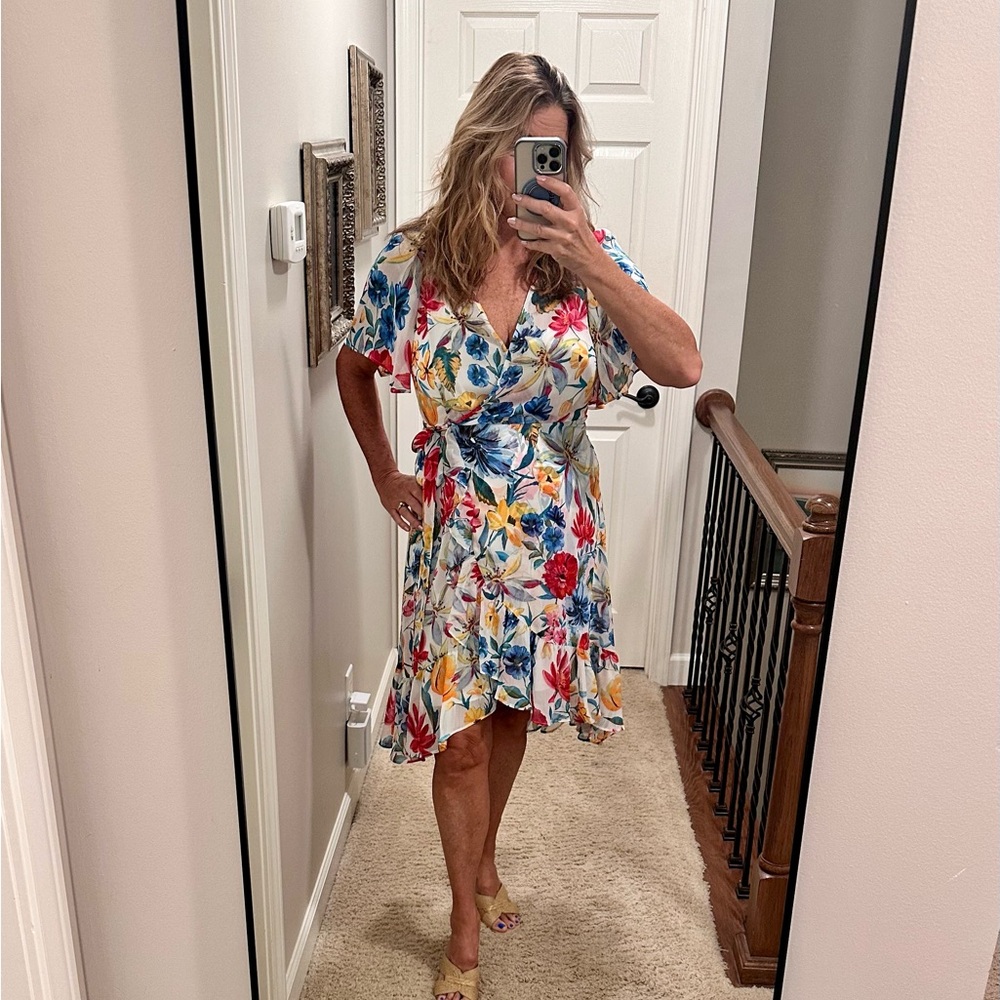 Calvin Klein bright floral chiffon dress with flutter short sleeve sz 8
